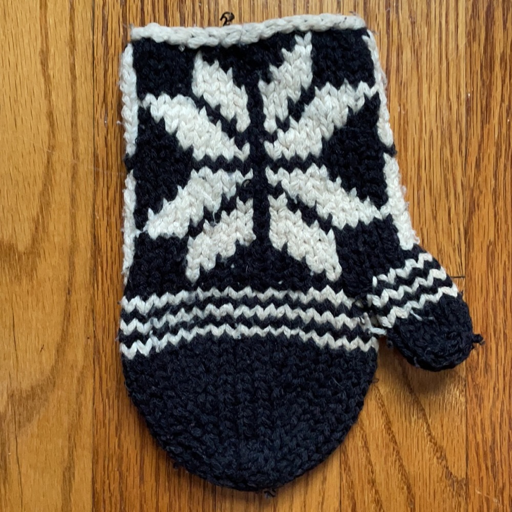 Snowflake Mittens - Picture 2 of 5